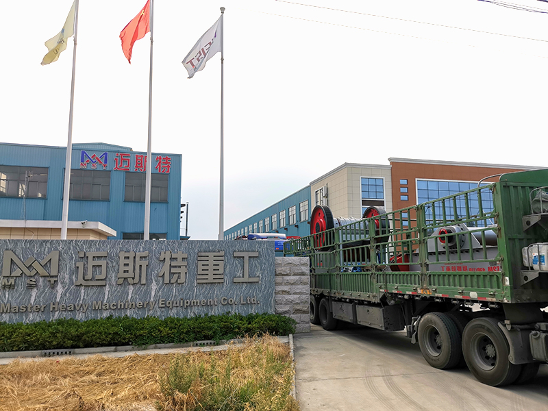 邁斯特重工顎式破碎機發(fā)貨現場